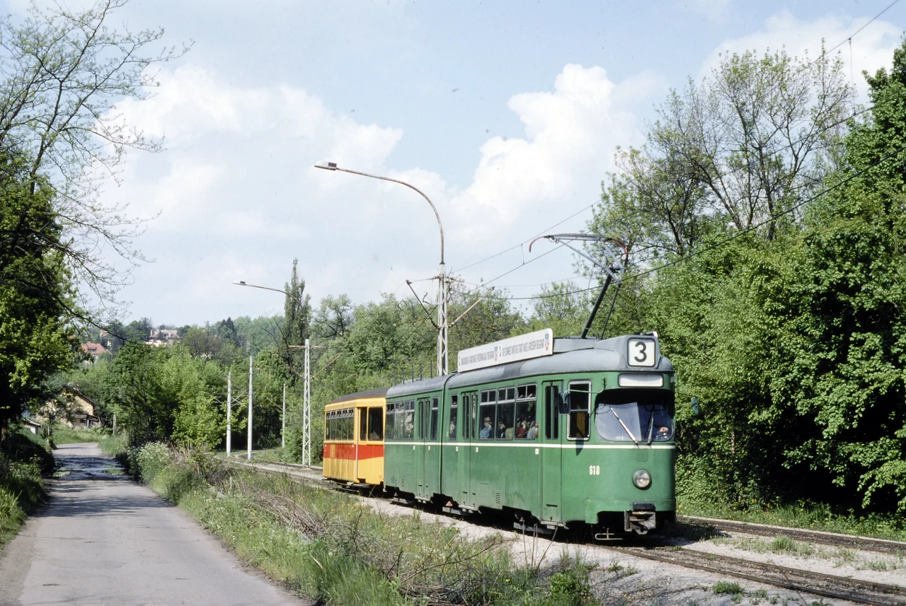 Car 618 with a yellow trailer.
