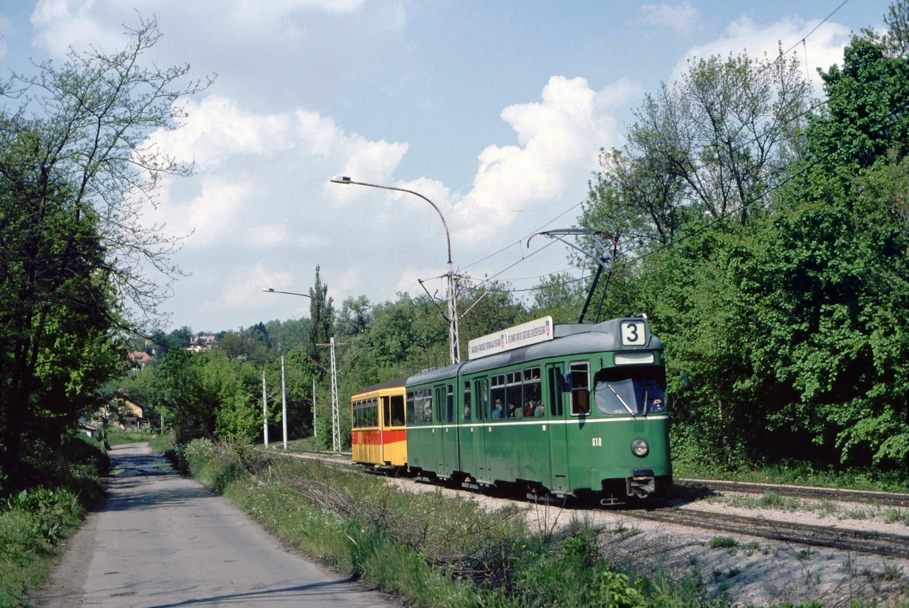 Car 618 with a trailer.